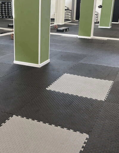 20mm Reversible Jigsaw Mat, Grey/Black - 5 lines model | Installed