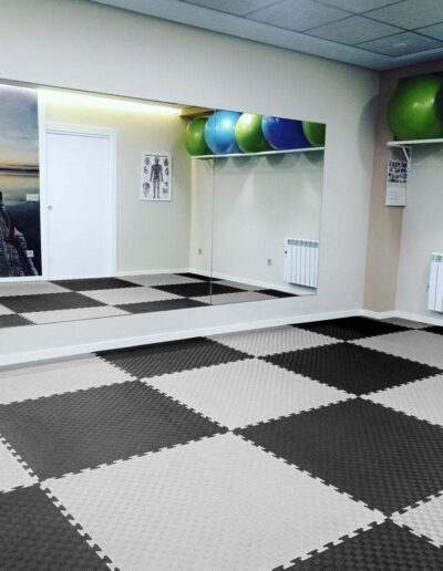 20mm Reversible Jigsaw Mat, Grey/Black - 5 lines model | Installed