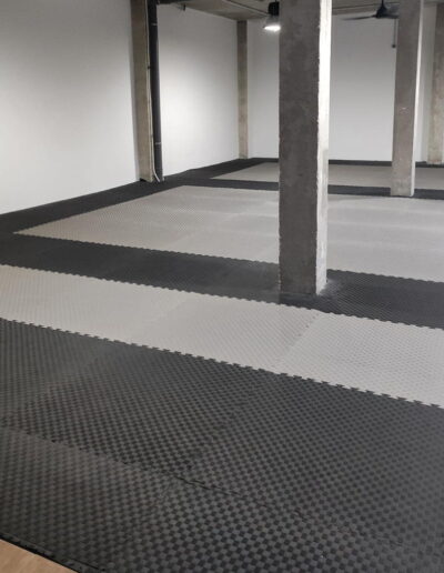 40mm Reversible Jigsaw Mat, Grey/Black - 5 lines model | Installed