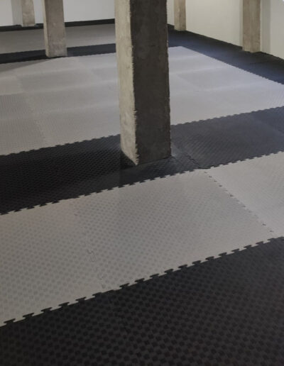40mm Reversible Jigsaw Mat, Grey/Black - 5 lines model | Installed