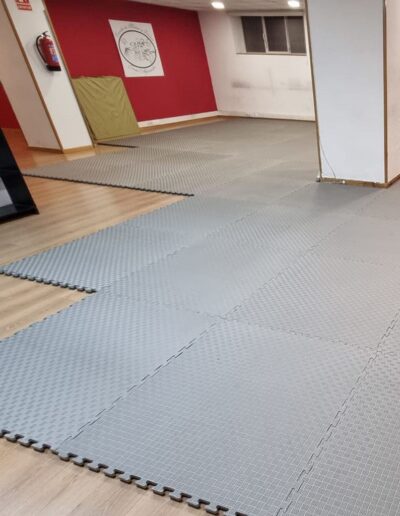 25mm Reversible Jigsaw Mat, Grey/Black - 5 lines model | Installed